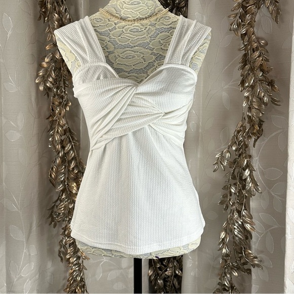 Listicle Women’s M white Ribbed Twist Front Sleeveless Top Medium - Picture 1 of 8